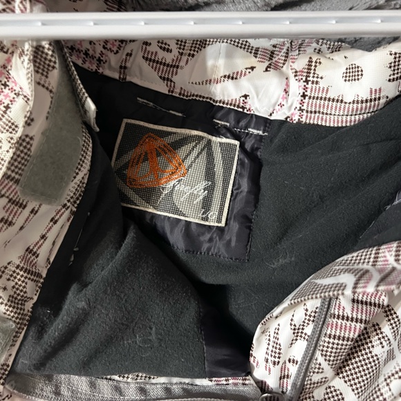 Winter jacket and pants - Picture 5 of 6